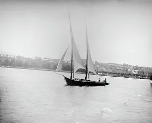 Small Boat Transportation Drucke: View of a sailboat