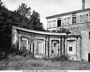 Renaissance Era Buildings Drucke: View towards the semicircle, left unfinished, of the Villa Madama in Rome