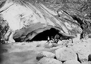 Glacier View Drucke: View of the Source de l'Arveiron, with some alpinists