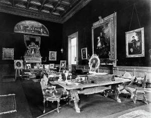 Antique Furniture Styles Drucke: Villa Demidoff: the study