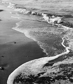 Italian Beach Photography Drucke: Waves breaking on the shore