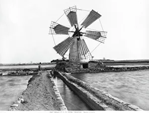 Rural Italian Architecture Drucke: A windmill in Trapani