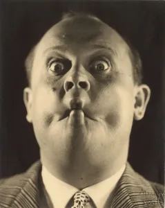 Male Body Language Drucke: Mimo'. Snapshot of a mime pulling a face