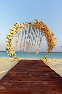 Colorful Floral Arrangement Drucke: Aruba, Eagle Beach, Beach Wedding Setting