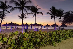 Aruba, Szene am Eagle Beach zum Abend