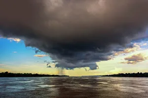 Amazon River Landscape Drucke: Brazil, dense cloud over Amazon river