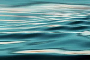 Blue Water Texture Drucke: Closeup of water texture