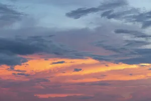 Atmospheric Landscape Drucke: Clouds at dusk