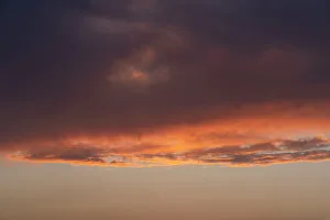 Dusk Photography Drucke: Dramatic cloud in the evening sky