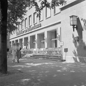 Die Neugestaltung Berlins: Verwaltungsgebäude der Schultheiss-Brauerei am Kaiserdamm, Deutschland 1940.