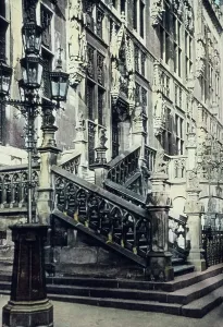 Stufen und Portal des Aachener Rathauses, 1920er Jahre.