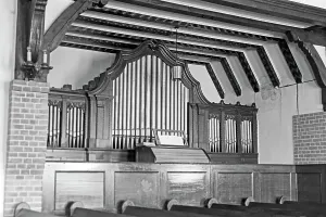 Orgel in einer Kapelle eines Waisenhauses in Frankfurt an der Oder, 1948.