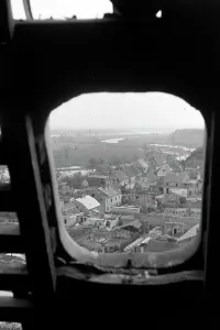 Blick von der Dachluke auf das zerstörte Lebus an der Oder, Deutschland 1949