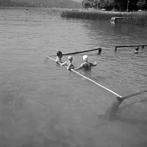 Woman Relaxing By The Water Drucke: Freizeit