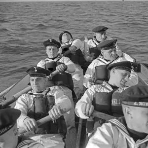 Deutsche Marine-Rekruten beim Kutterpullen-Wettbewerb, Deutschland 1930er Jahre.