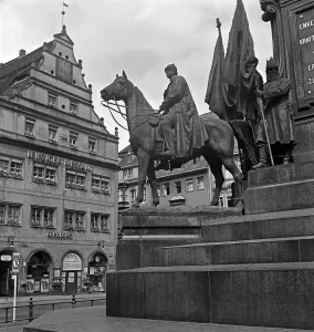 Graf von Moltke am Siegesdenkmal in Leipzig, Deutschland, 1930er Jahre.