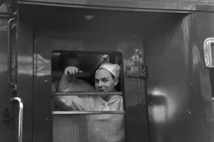Mitropa-Mitarbeiter in einem Speisewagen, Deutschland 1930er Jahre.