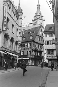 Stuttgarter Geschäftsstraße in der Innenstadt, 1930er Jahre
