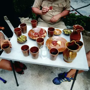 Tapas und Wein auf Mallorca, Spanien um 1985