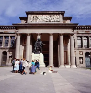 "Prado in Madrid" oder einfach "Madrid Prado". Die genaue Übersetzung hängt von der Kontextabfolge ab