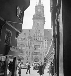 Gerahmter Druck : Stuttgart. Alltagliches Leben in Stuttgart, Deutschland der 1930er Jahre Gerahmter Druck : Stuttgart. Alltagliches Leben in Stuttgart, Deutschland der 1930er Jahre