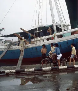 Hafen von Jakarta auf Java, Indonesien in den 1980er Jahren.