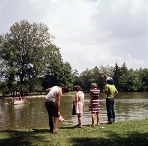 München im Sommer 1973: Der Kleinhesseloher See im Englischen Garten.