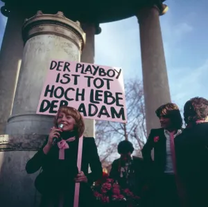Junge Leute in München-Schwabing am Monopteros im Englischen Garten, Sommer 1973.