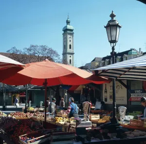 Historischer Marktplatz Viktualienmarkt in der Münchner Altstadt, 1985.