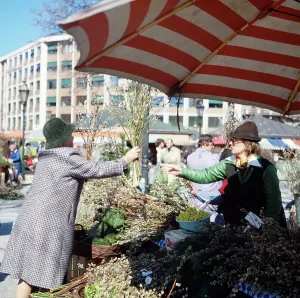 Historischer Marktplatz im Herzen von München, Viktualienmarkt.