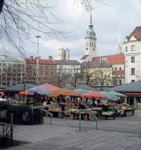 Historischer Marktplatz Viktualienmarkt in der Münchner Altstadt, 1985.