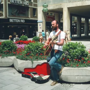 Straßenmusiker in der Fußgängerzone der Kaufingerstraße, München 1985.