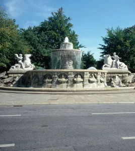 München, Innenstadt. Wittelsbacher Brunnen zwischen Lenbachplatz und Maximiliansplatz.