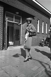 Surinam Drucke: Anefo-Foto-Sammlung. Zwölf surinamische Stewardessen eingestellt bei KLM.