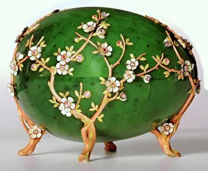 Drucke von Die Apfelblüten-Ei von Pershin, Michail, (Fabergé-Manufaktur) (19. Jahrhundert)/ Privatsammlung/ 1901/ Russland/ Gold, Email, Edelsteine / Art Nouveau / H 11,5 / Objekte August Drucke: Das Apfelblüten-Ei von Pershin.