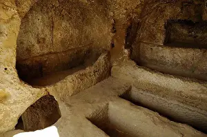 Crete Tourist Attractions Drucke: Artificial cave in the cliff, beach of Matala, Crete, Greece, Europe