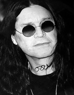 Unterzeichneter Fotografie von Ozzy Osbourne (1948-) ein englischer Sänger, Songwriter, Schauspieler und Reality-TV-Star.