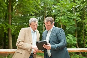 Unternehmer mit Tabletcomputer