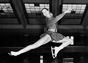 Female Athlete Training Drucke: A Champion in Training - Skill