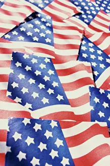 Enge Aufnahme von amerikanischen Flaggen.