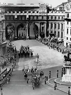 Queen Elizabeth II Archives Drucke: Coronation Proclaimed At Charing Cross