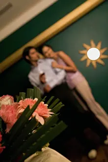 Young Couple Smiling Drucke: Couple standing together