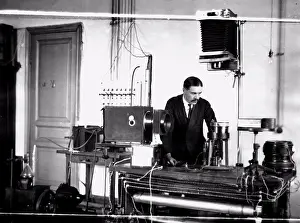 Drucke von Dmitri Skobelzyn bei der Zeit für Forschung durch den Compton-Effekt, Anonymous August Drucke: Dmitri Skobelzyn bei der Zeit für Forschung durch den Compton-Effekt, Anonymous.