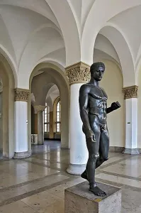 Ancient Greek Sculpture Drucke: Doriphoros designed by Polykleitos