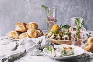 Easter Celebration Ideas Drucke: Easter table setting with colored orange eggs
