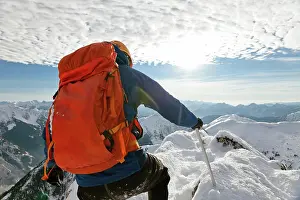 Solo Traveler Drucke: First person view of a backpacker approaching mountain summit