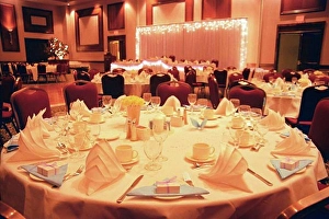 Elegant Dinner Settings Drucke: A formal dining room