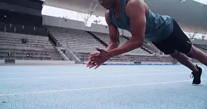 Fitness Routine Drucke: Hands, athlete and push up on track