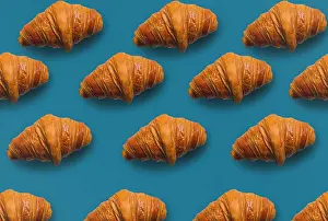 Drucke von Horizontale Croissant-Muster mit blauer Hintergrund März Drucke: Horizontale Croissant-Muster mit blauer Hintergrund.