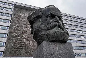 Saxony Tourist Attractions Drucke: Karl Marx Monument, Chemnitz, Saxony, Germany, Europe